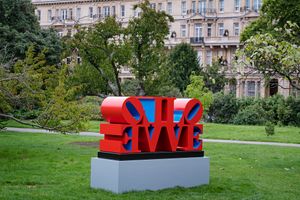 [Robert Indiana][0], _Imperial LOVE_ (1966–1971). Courtesy Waddington Custot. Frieze Sculpture, The Regent's Park, London (14 September–13 November 2022). Courtesy Frieze.


[0]: https://ocula.com/artists/robert-indiana/